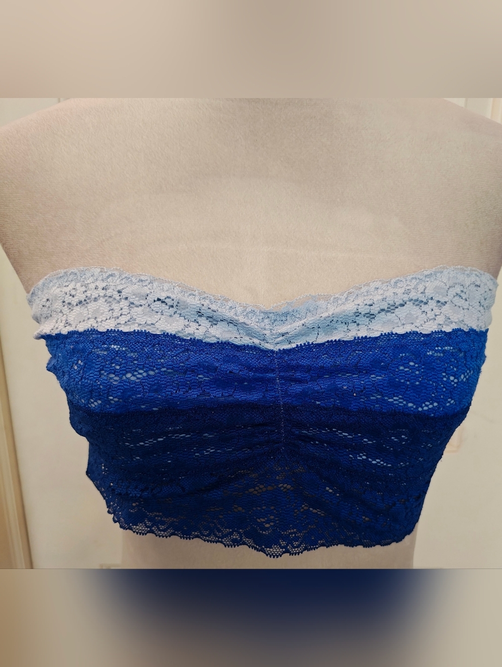 2013 Victoria's Secret Pink Lined & Ruched Ombre Lace Bandeau Bralette Top.